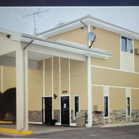Super 8 By Wyndham Colorado Springs Peterson Space Force Cimarron Hills Luaran gambar