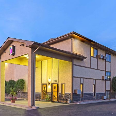 Super 8 By Wyndham Colorado Springs Peterson Space Force Cimarron Hills Luaran gambar