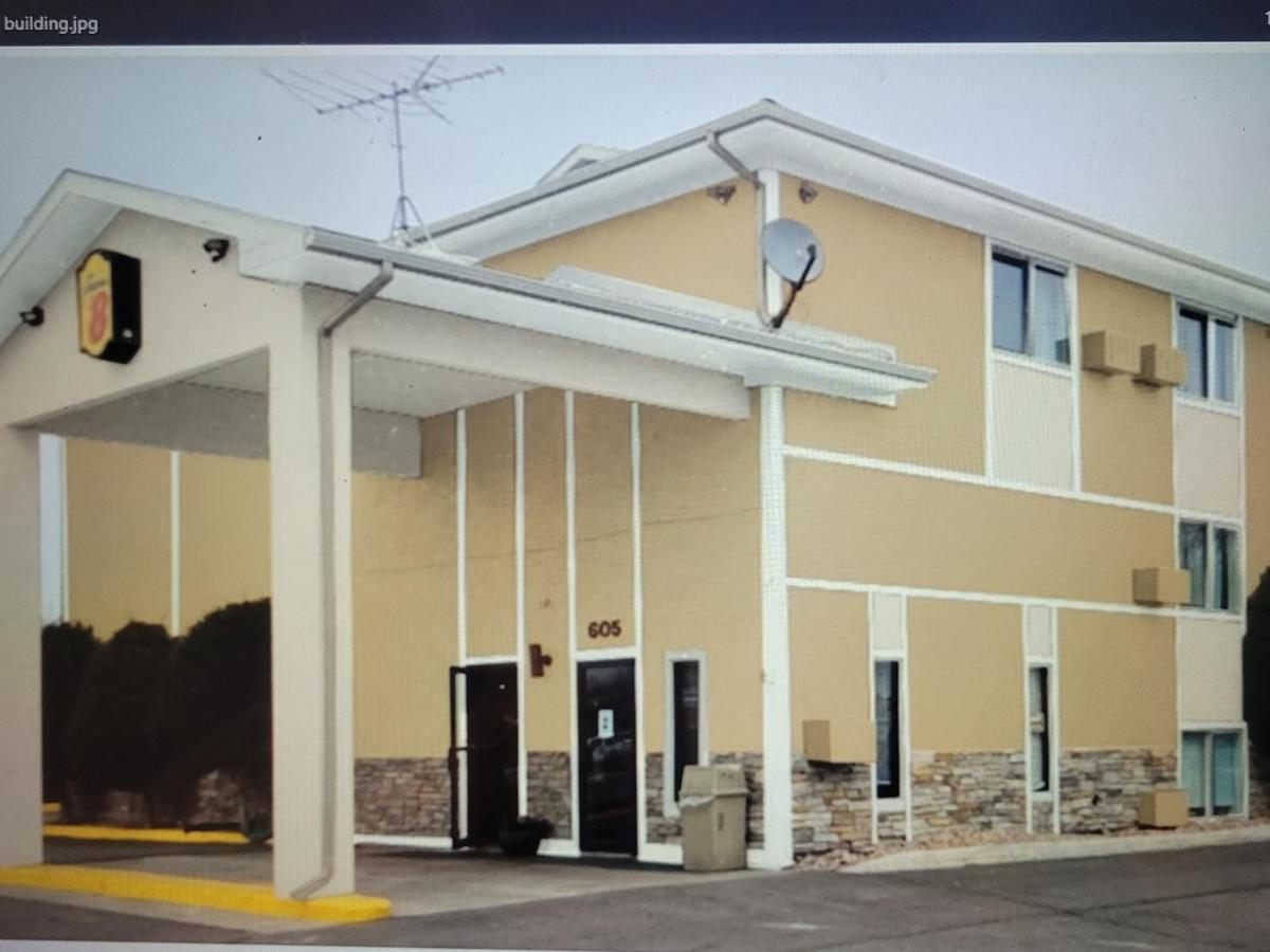 Super 8 By Wyndham Colorado Springs Peterson Space Force Cimarron Hills Luaran gambar