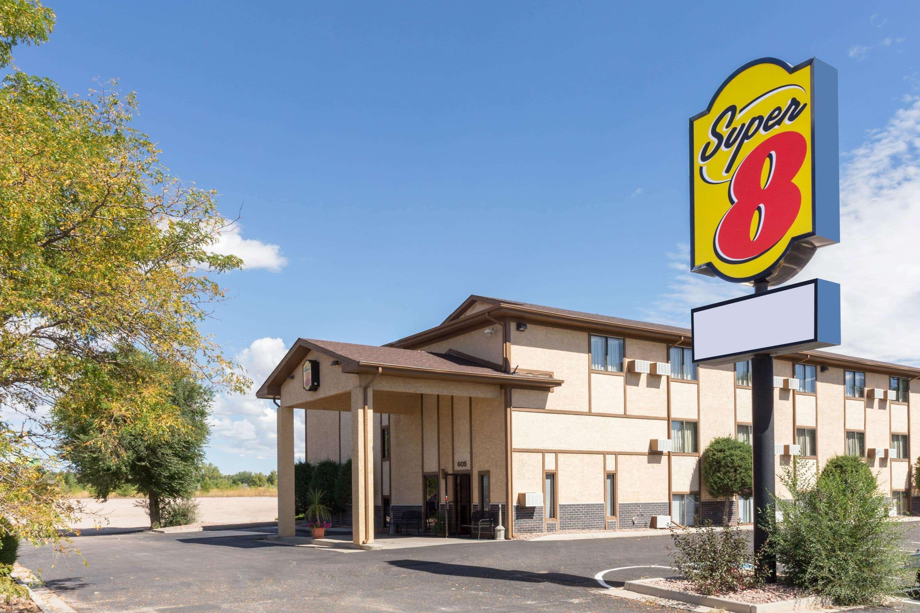 Super 8 By Wyndham Colorado Springs Peterson Space Force Cimarron Hills Luaran gambar
